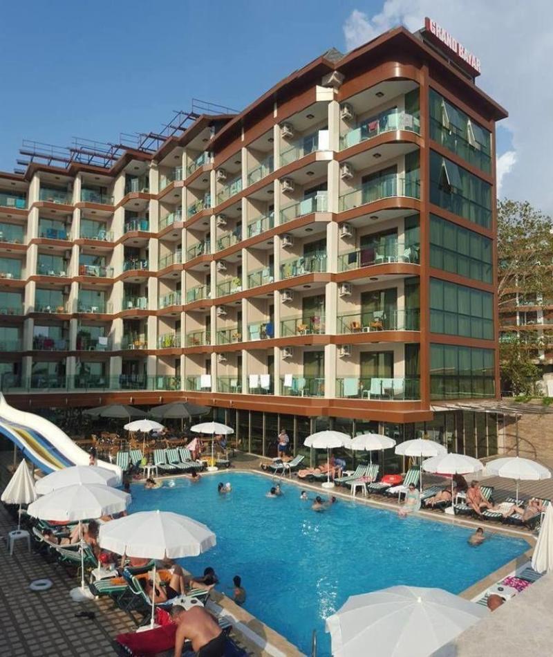 Grand Bayar Hotell