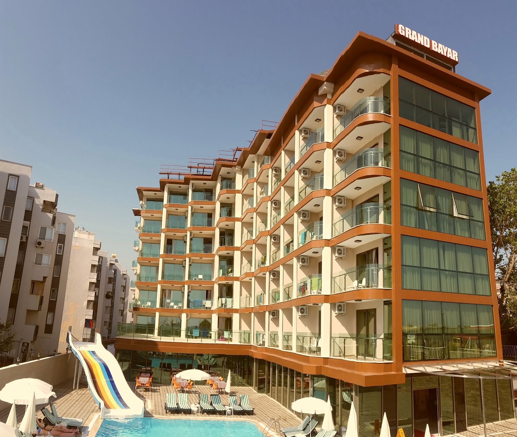 Grand Bayar Hotell 3*