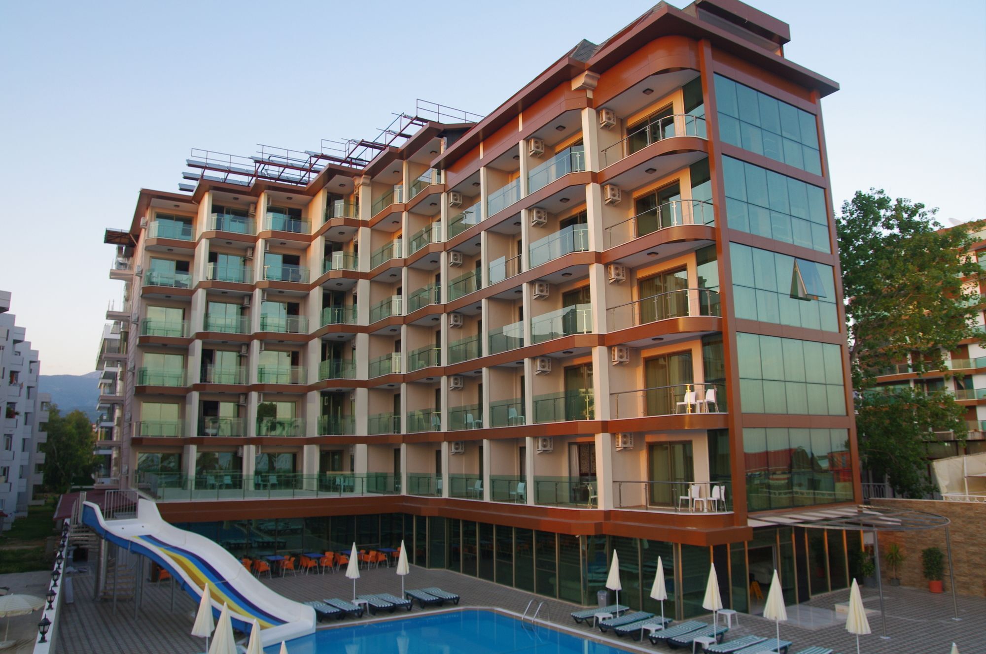 Grand Bayar Hotell